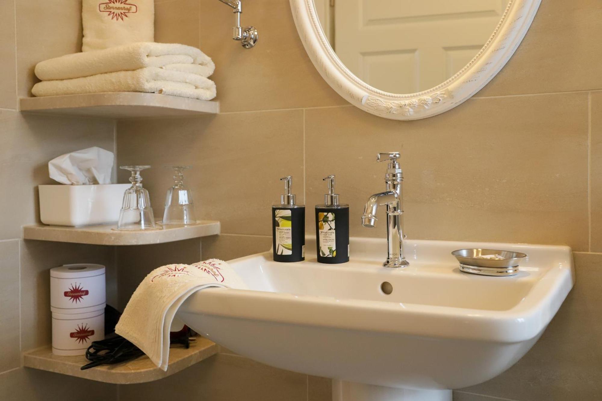 Boutique-Hotel Im Sternenhof グロースカールバッハ エクステリア 写真